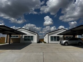 Building Photo - 705 Sparrow Rd