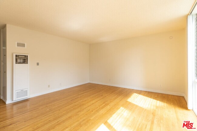 Foto del edificio - 11133 ROSE Ave
