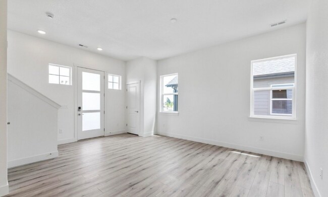 Building Photo - 5081 McKinnon Ct