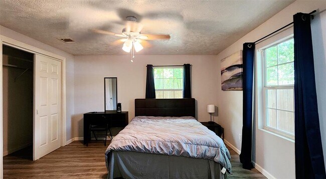 Foto del edificio - 4206 Rosemont St