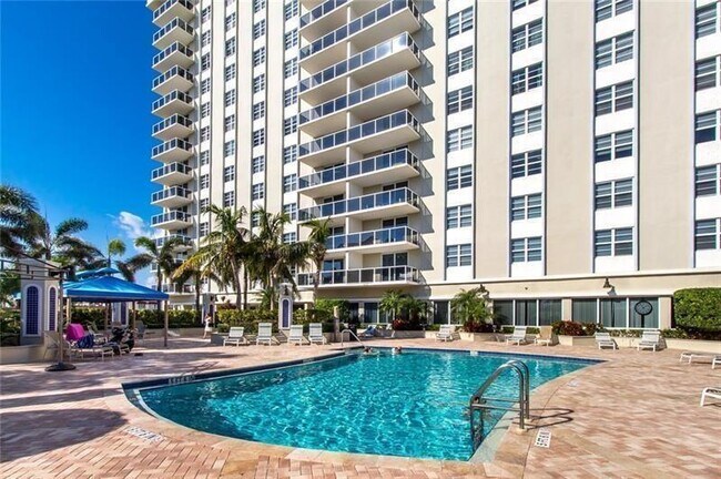Foto del edificio - 336 N Birch Rd