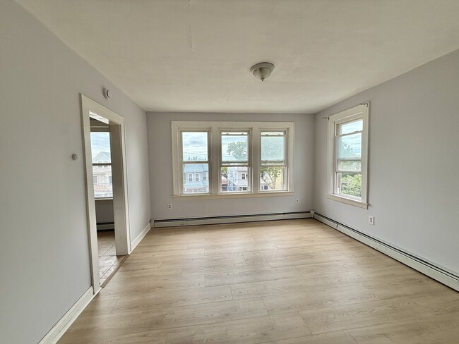 Building Photo - 165 Davis Ave