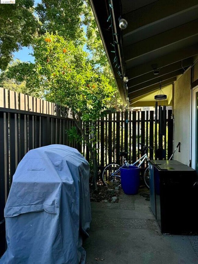 Foto del edificio - OPEN HOUSE THURSDAY AUGUST 22ND 11-11:30 A...