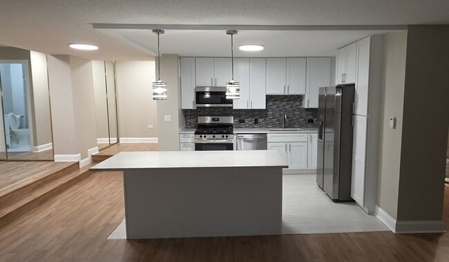 Foto del edificio - 8801 W Golf Rd