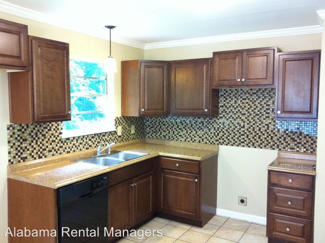 Building Photo - 5153 Beacon Dr