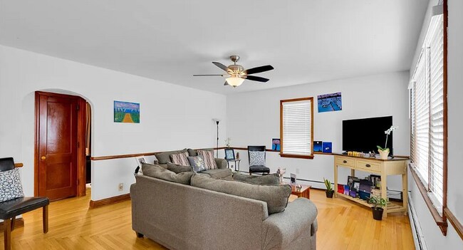 Building Photo - 5203 Chariot Dr