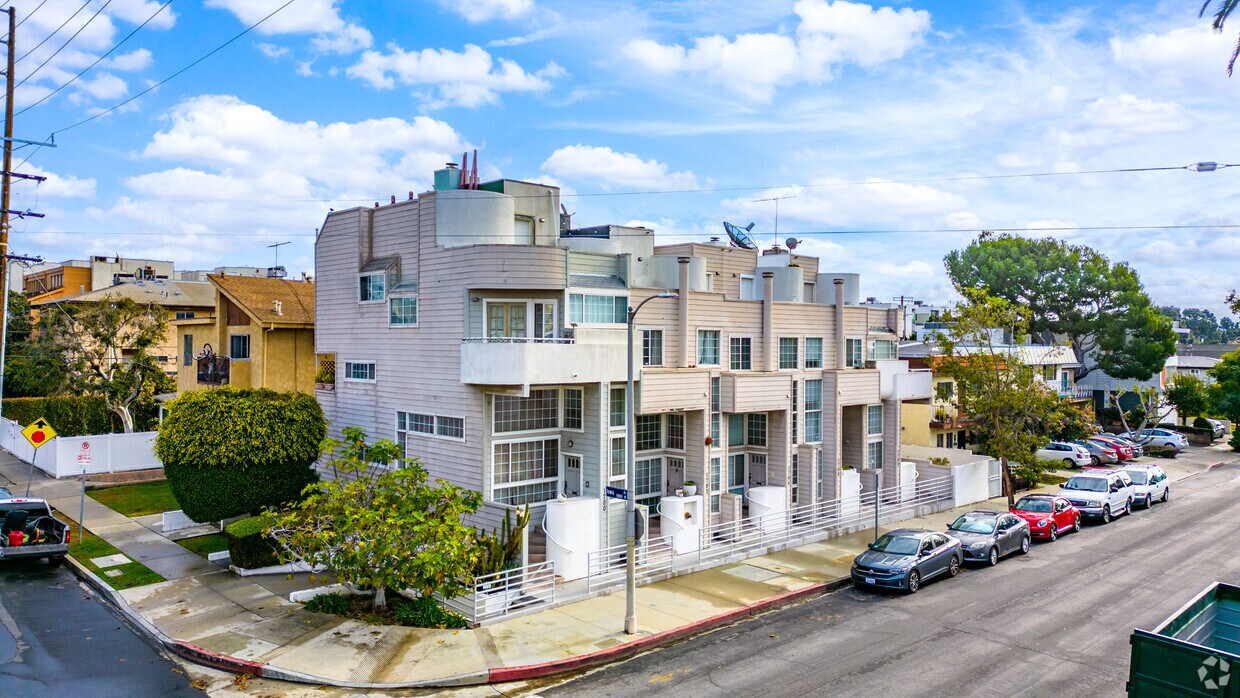 Primary - 1700-1708 Armacost Ave