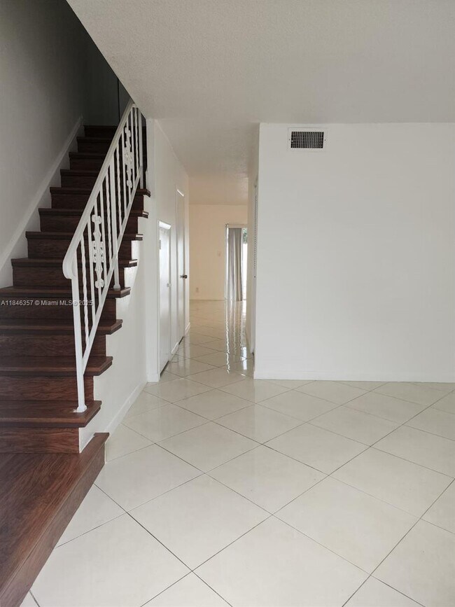 Foto del edificio - 6744 SW 40th St
