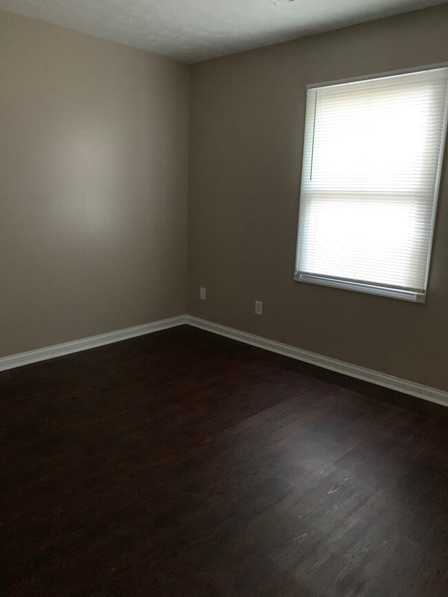 Building Photo - 2 bedroom duplex