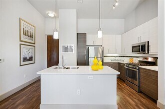 Building Photo - 2411 Fondren Rd