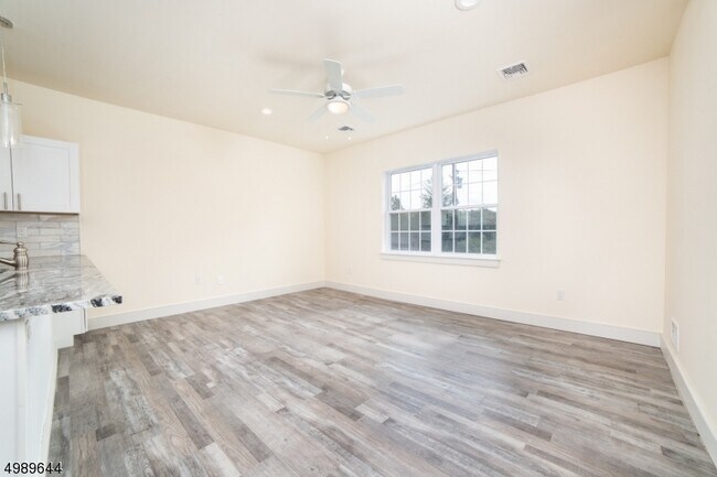 Building Photo - 5669 Berkshire Valley Rd