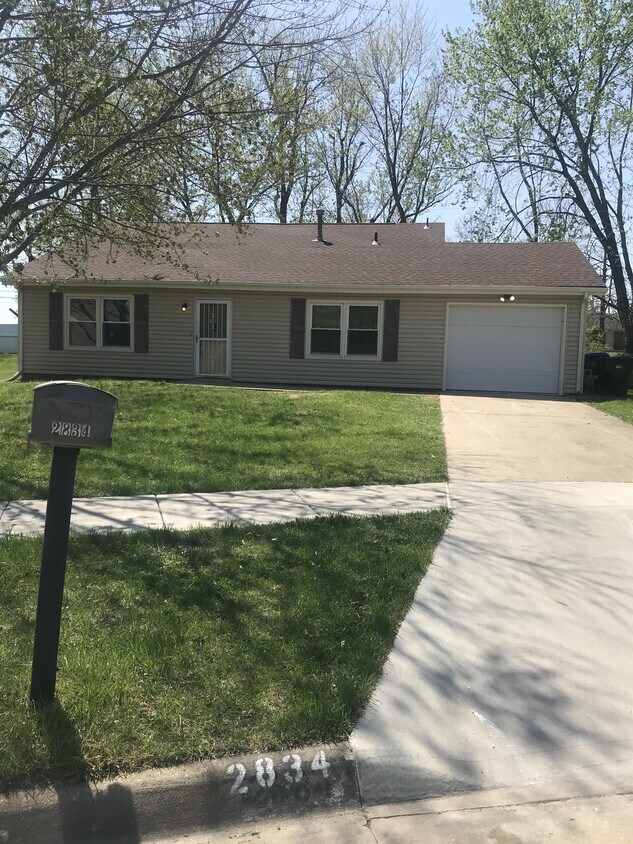 2834 SE Glenside Ct, Topeka, KS 66605 House Rental in Topeka, KS