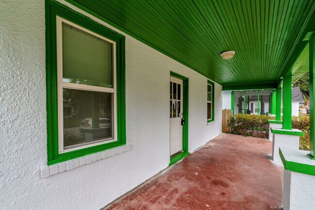 Building Photo - $1,175 - Updated 2 Bed/2 Bath home for lea...