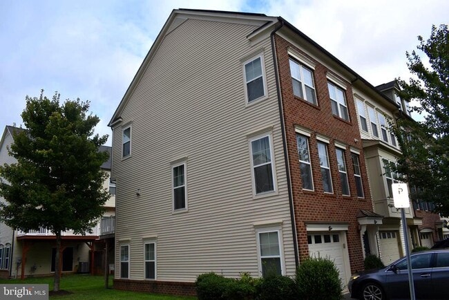 Foto del edificio - 22455 Glenbow Way