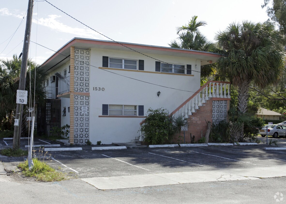 Foto del edificio - 1530 NE 124th St