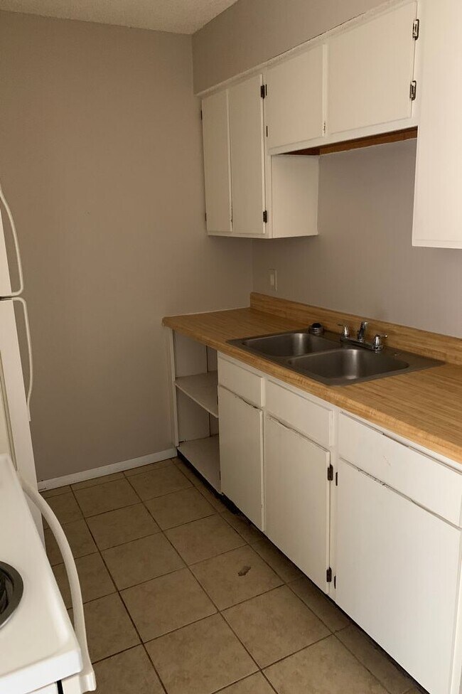Building Photo - Unit5-1307Harrison-1BR1Bath