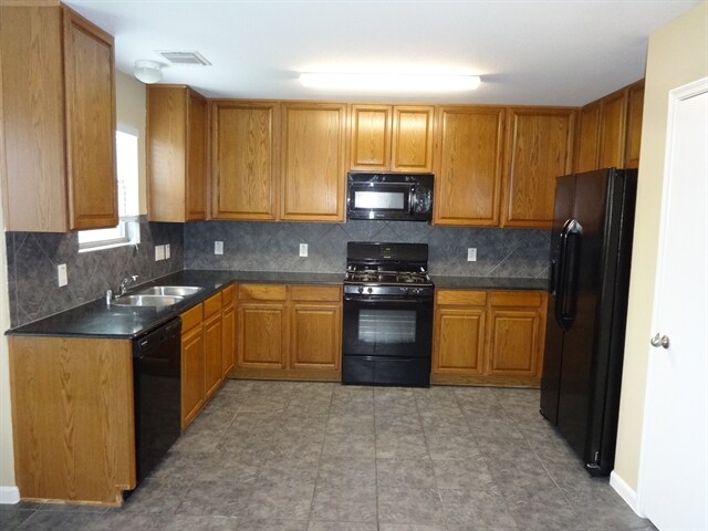 Building Photo - 13023 Skyview Bend Dr
