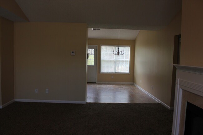 Foto del edificio - Lovely 3 Bedroom / 2 Bath with Bonus Room!