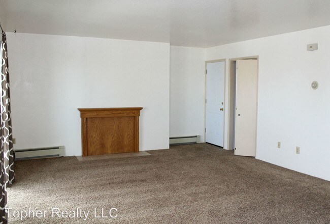 Building Photo - 409 S Fee St