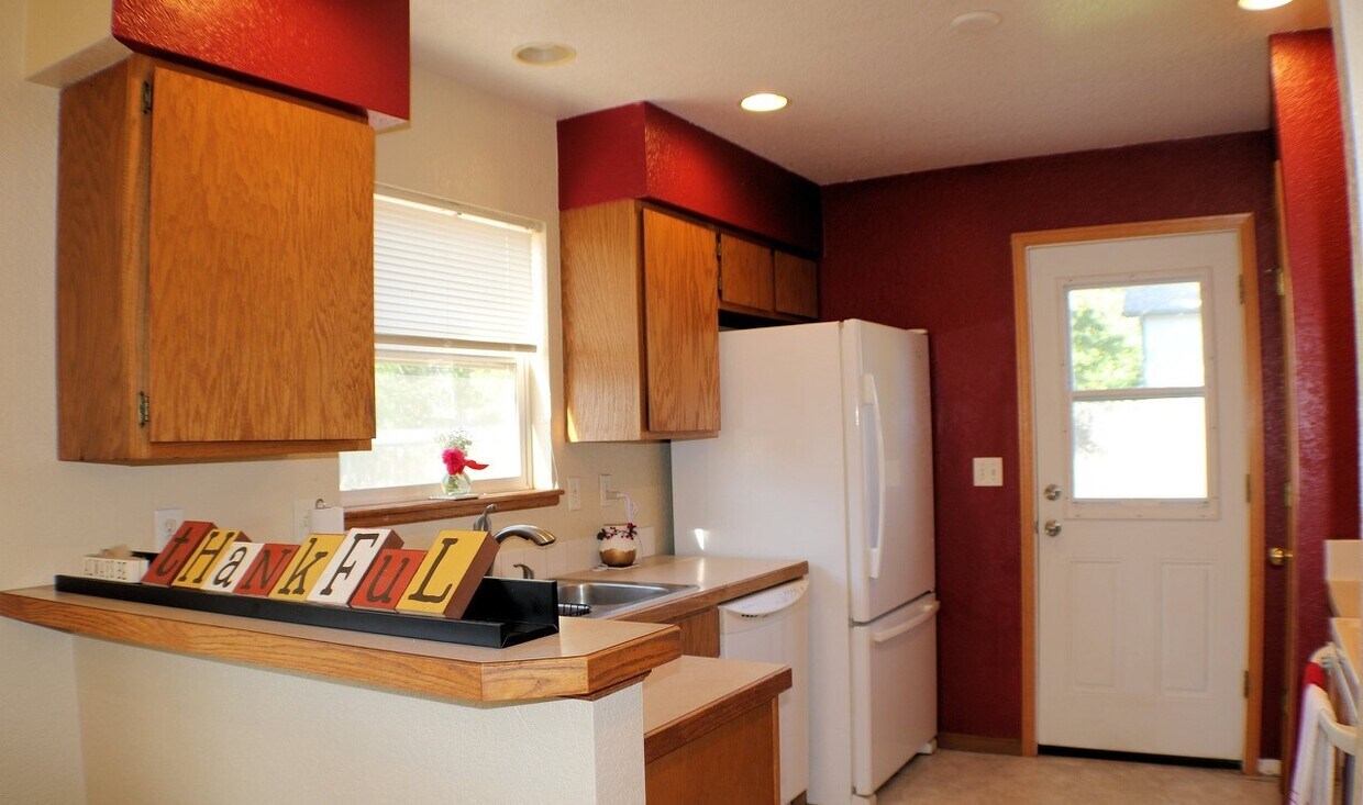 Primary Photo - 3215 Barclay Ct