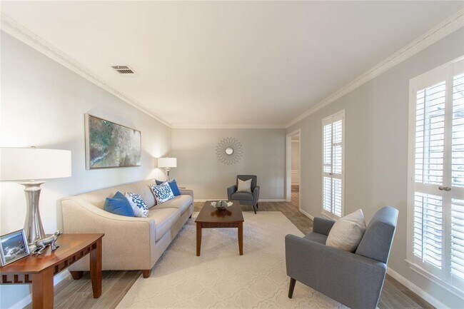Building Photo - 427 Longview Dr