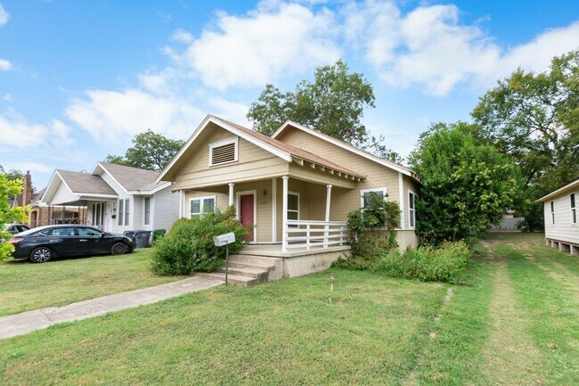 Foto del edificio - Available Now! Charming 2 Bed / 2 Bath Craftsman Home Near Downtown Waco