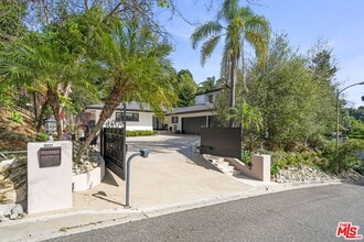 Building Photo - 9023 Alto Cedro Dr