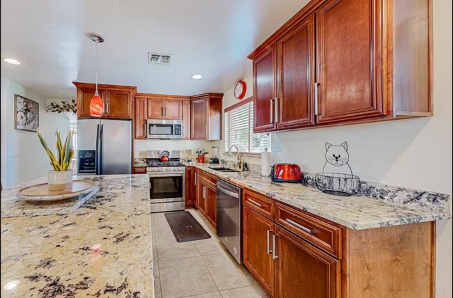 Foto del edificio - 2412 N 36th Pl