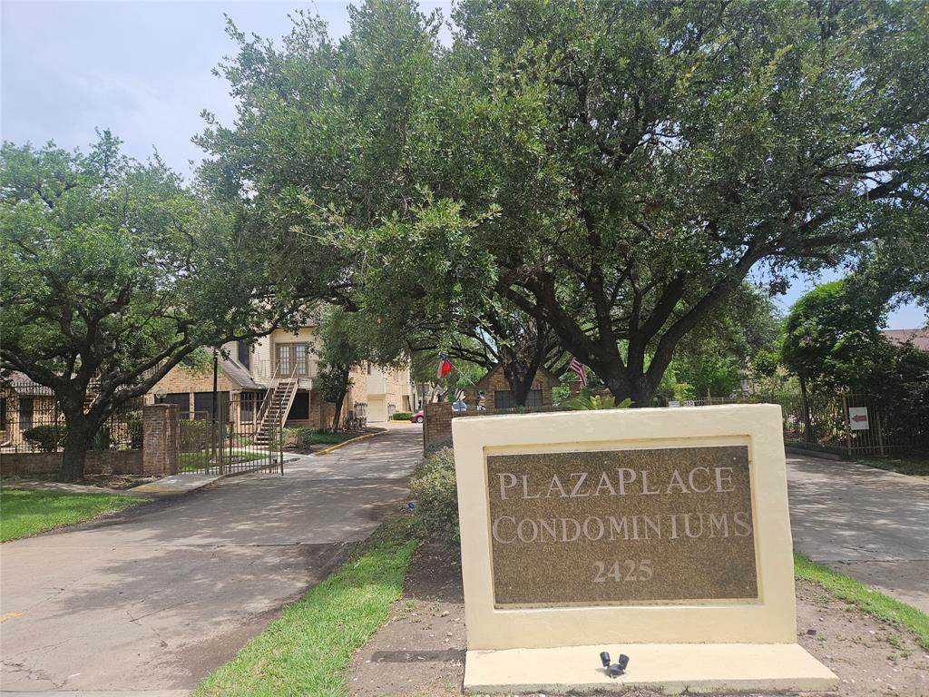 Foto principal - 2425 Holly Hall St