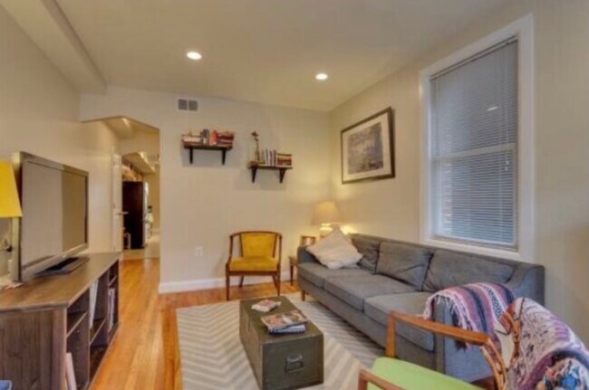 Building Photo - 1223 Orren St NE
