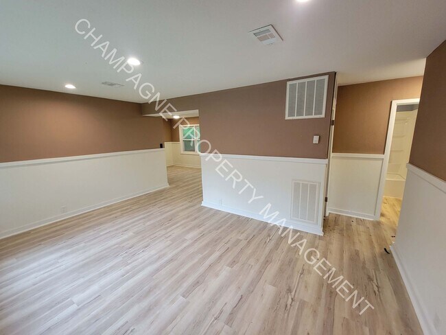 Foto del edificio - Large home in Ruskin!