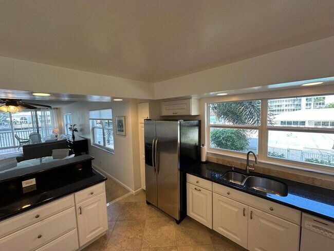 Foto del edificio - 3310 S Ocean Blvd