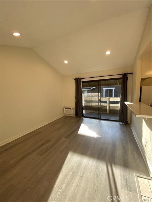 Building Photo - 120 Streamwood