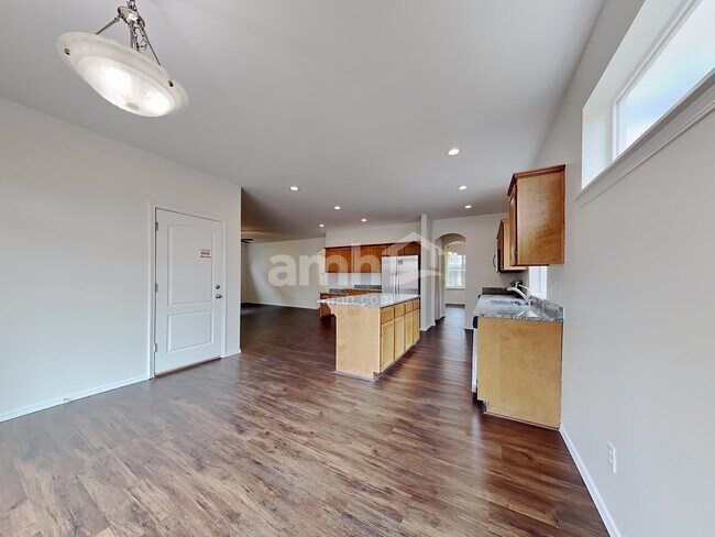 Building Photo - 304 Phoenix Ave SW