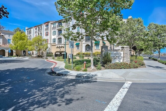 Foto del edificio - 2BD/2BA Dublin Terraces Condo with Underground Parking, Pool, Fitness Center and More!