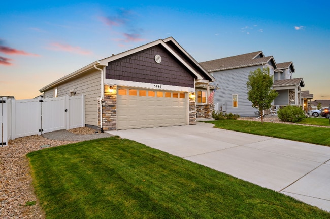 Building Photo - 5945 Clarence Dr