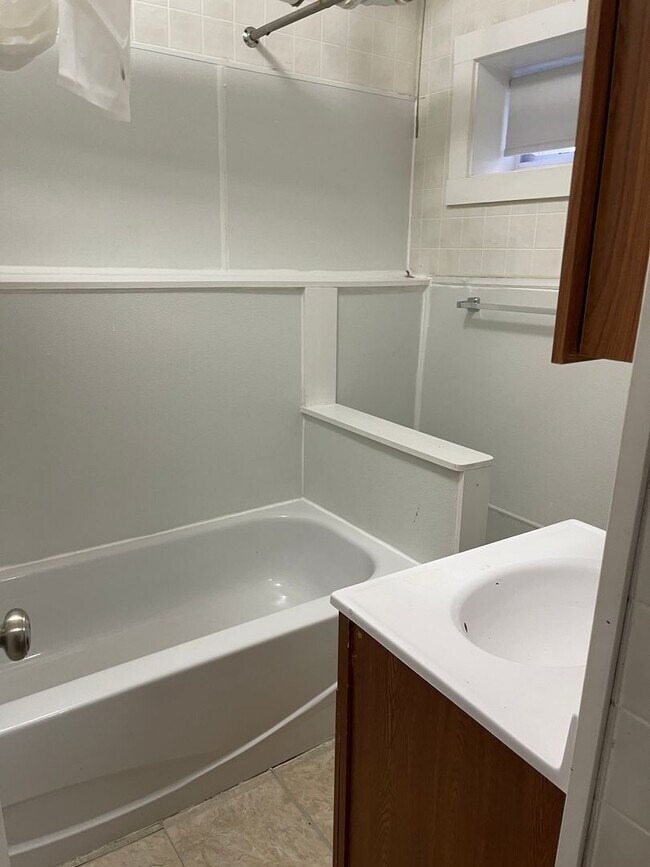 Foto del edificio - CHEAPEST 2  BED IN FENWAY GARDEN LEVEL BER...