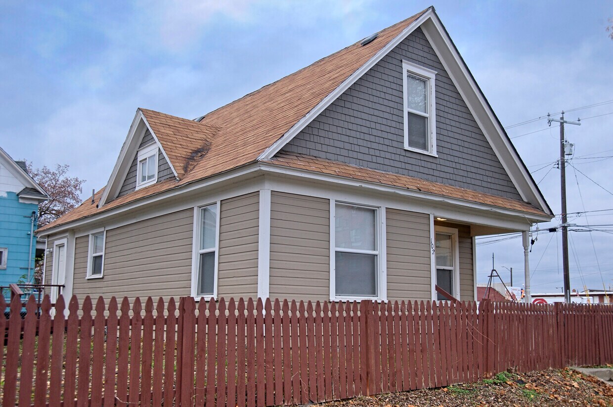 Primary Photo - 102 S Perry St