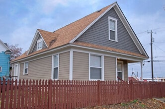 Building Photo - 102 S Perry St