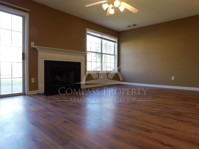 Foto del edificio - 3706 Sapphire Ct