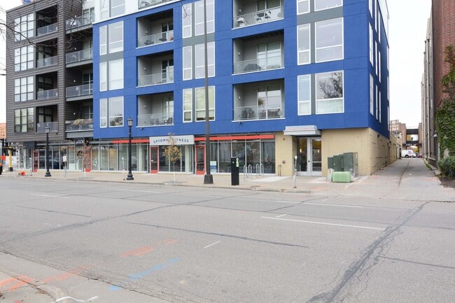 Building Photo - Modern 2-Bedroom Apartment with Private Patio in the Heart of Uptown