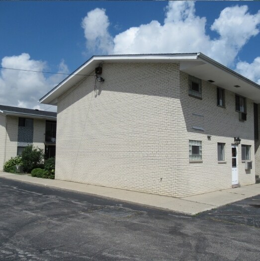 Building Photo - 4735-4743 W 101st St