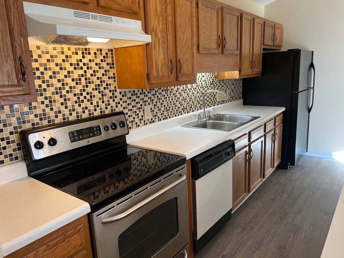 702 Glendale Dr Unit J Unit J, Greensboro, NC 27406 Apartments in