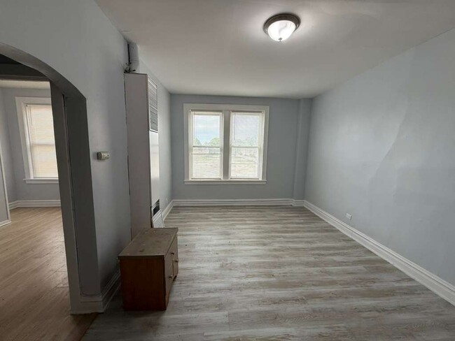 Building Photo - 5960 W Roosevelt Rd