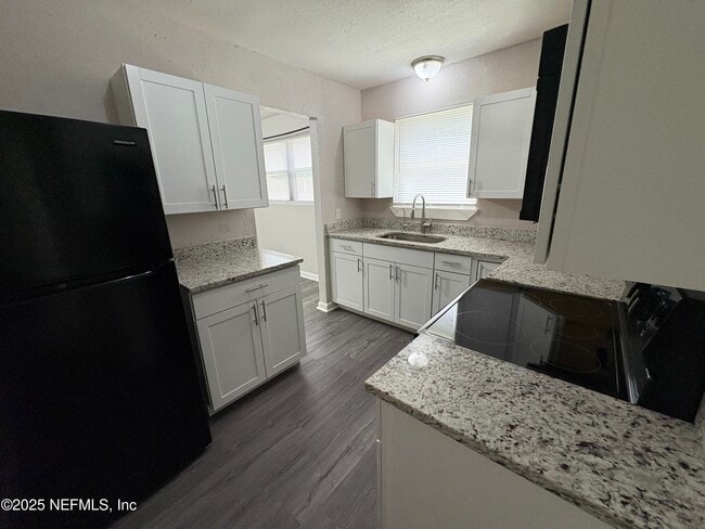 Building Photo - 7040 Arques Rd