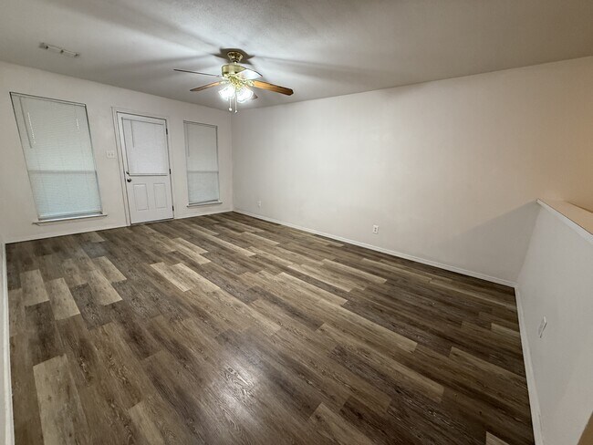 Foto del edificio - 105 S 1st St