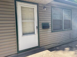 Building Photo - 1907 N Jeanette Ave