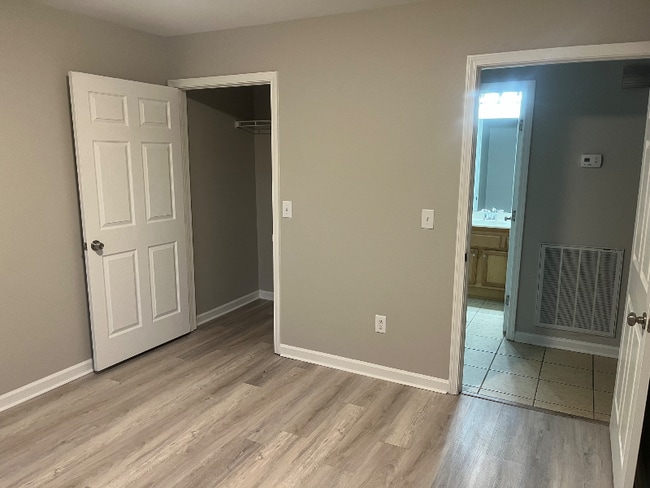 Building Photo - 138 Cambridge Dr