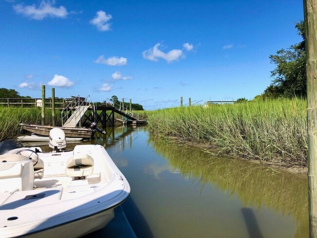 Building Photo - Gorgeous 4 BR/2BA Marshfront Home With Cre...