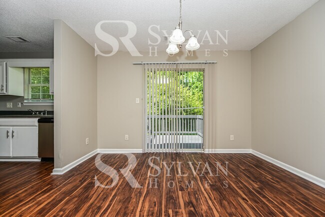 Building Photo - Enjoy one-level living in this 3 bedroom, ...